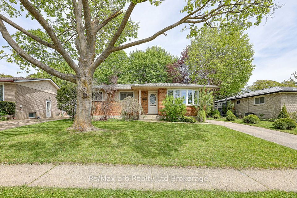 415 Lampman