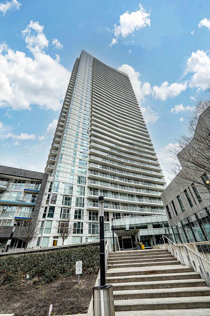 2 Bedrooms Condo at 75 Queens Wharf,  Toronto For sale