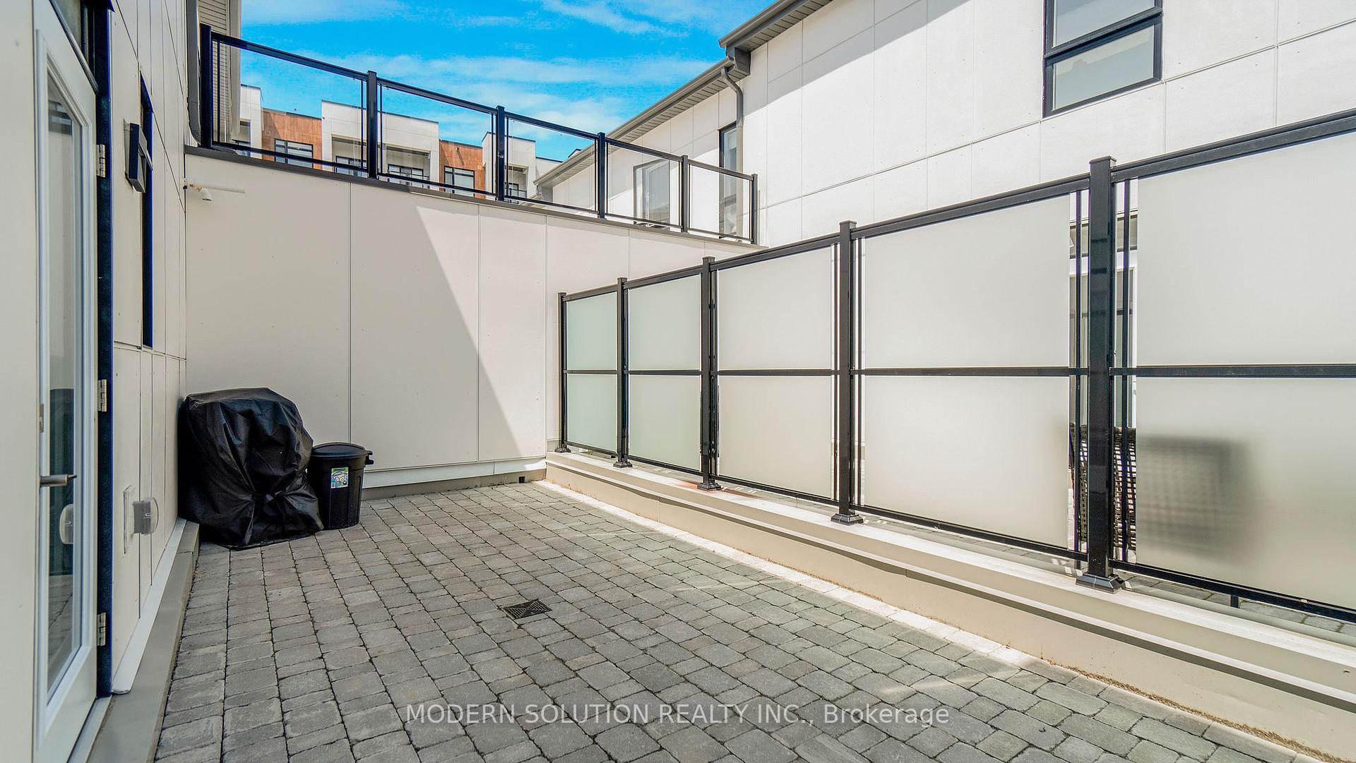 2 Bedrooms Condo at 155 Canon Jackson, Toronto For sale