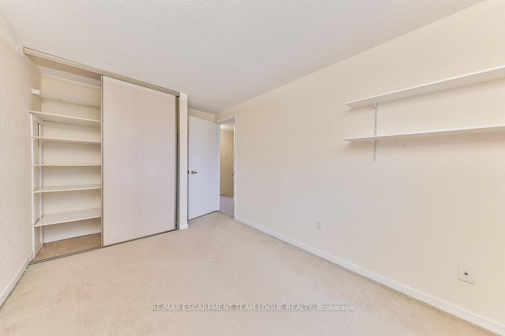 3 Bedrooms Condo at 2278 Marine,  Oakville For sale