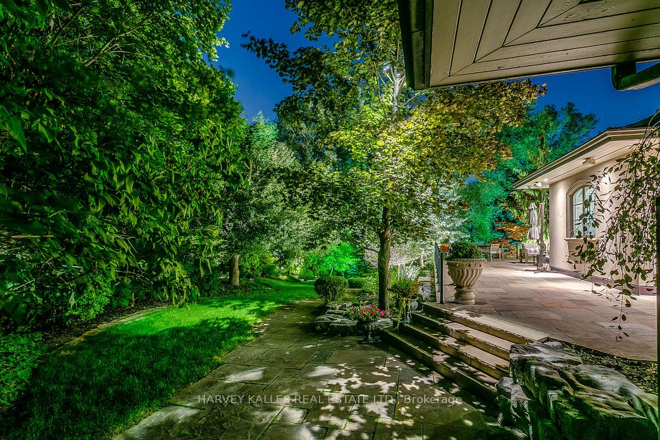 98 Old Colony Road