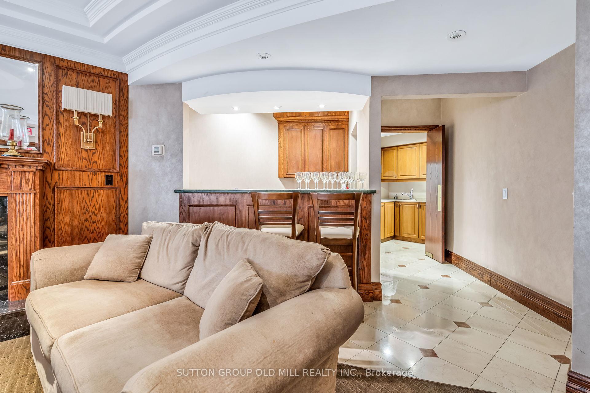 3 Bedrooms Condo at 10 Old Mill, Toronto For sale
