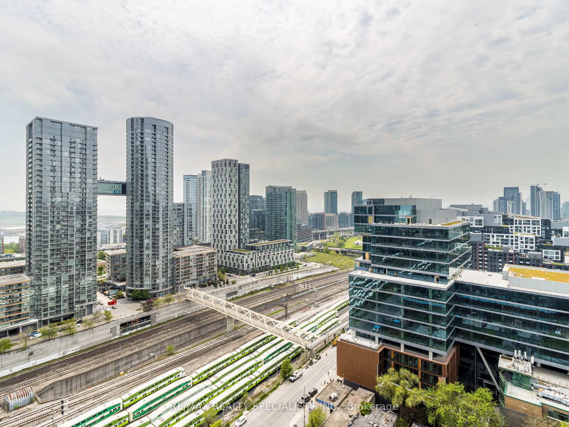 3 Bedrooms Condo at 480 Front,  Toronto For sale