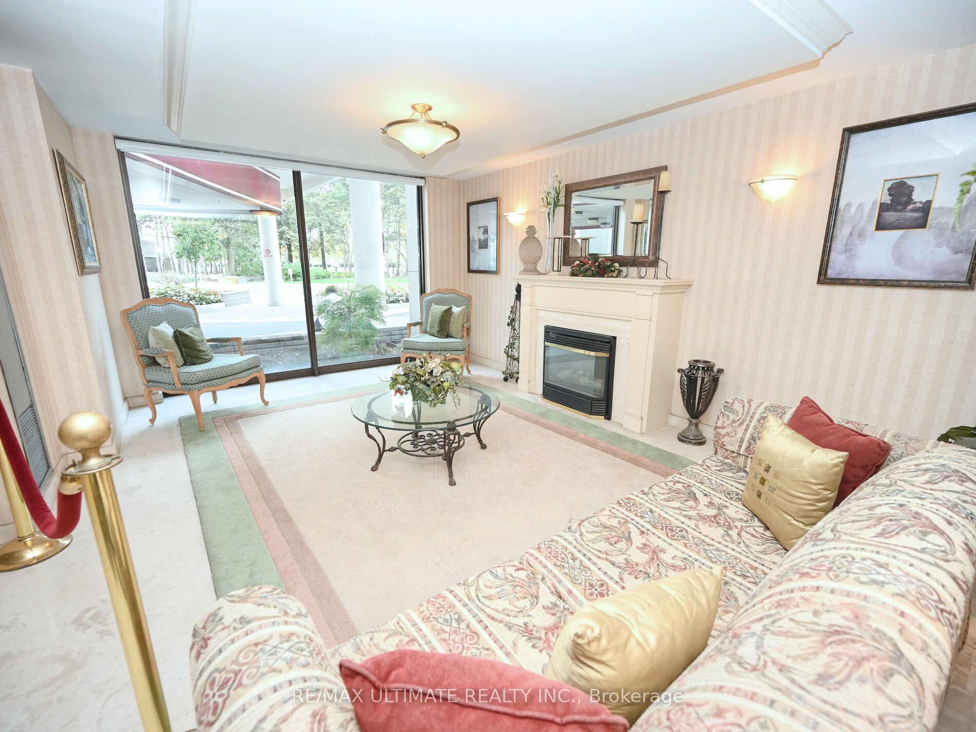 3700 Kaneff Crescent, #2101