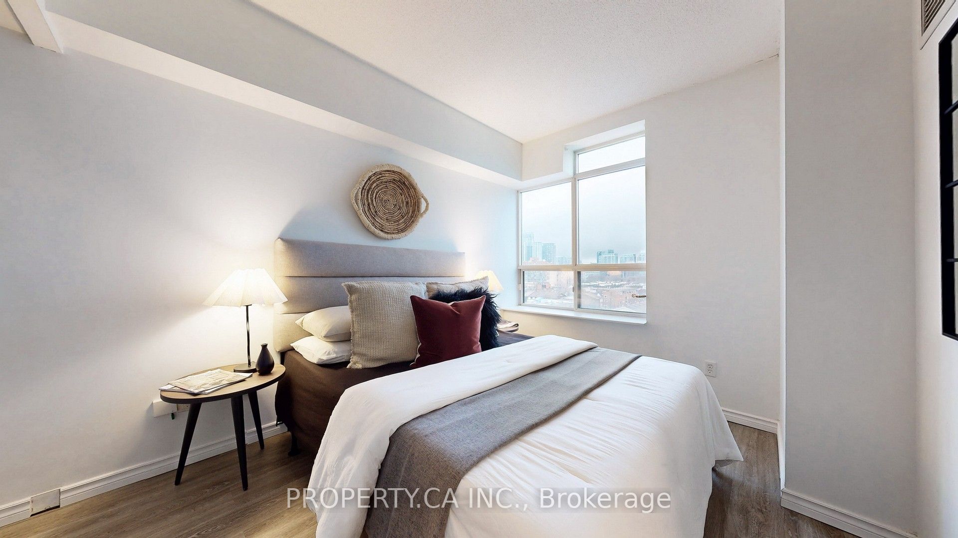 140 Bathurst Street, #Ph02