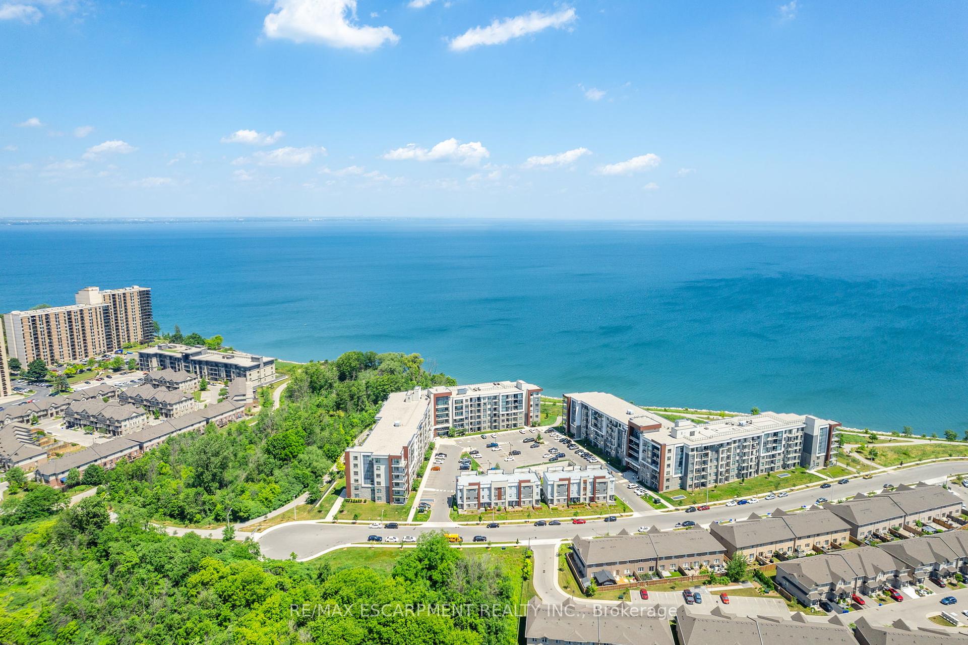 2 Bedrooms Condo at 125 Shoreview, Hamilton For sale