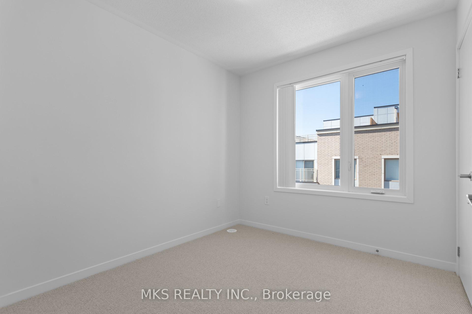 3 Bedrooms Condo at 121 Honeycrisp,  Vaughan For sale