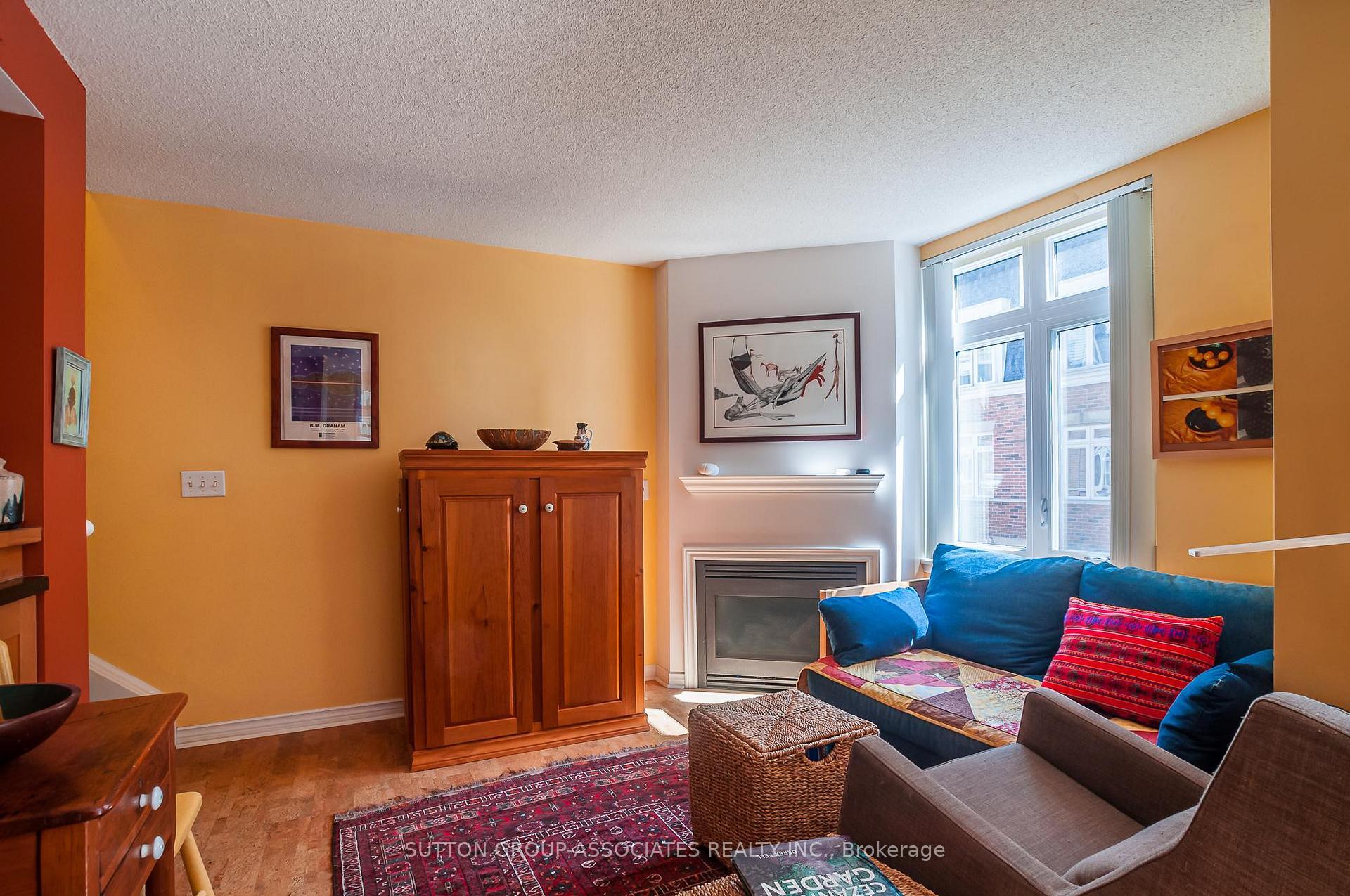 2 Bedrooms Condo at 100 Redpath, Toronto For sale