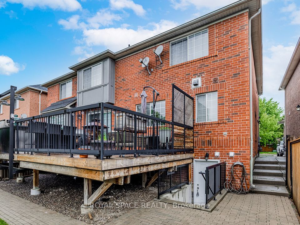 121 Whitwell Drive, Brampton, ON L6P 1L4