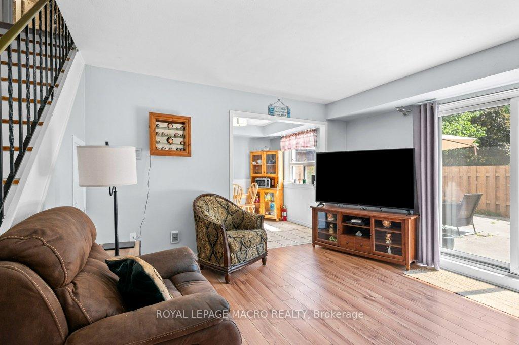 2 Bedrooms Condo at 483 Claridge, Burlington For sale