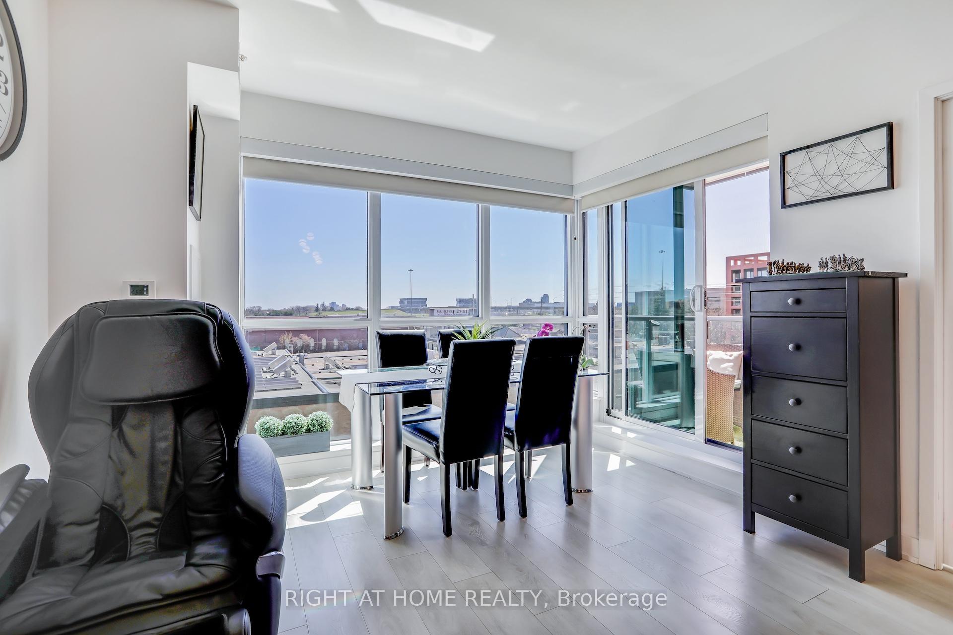 4 Bedrooms Condo at 31 Tippett, Toronto For sale