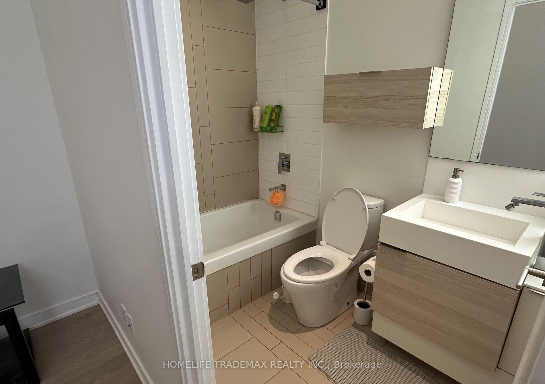 2 Bedrooms Condo at 88 Scott,  Toronto For sale
