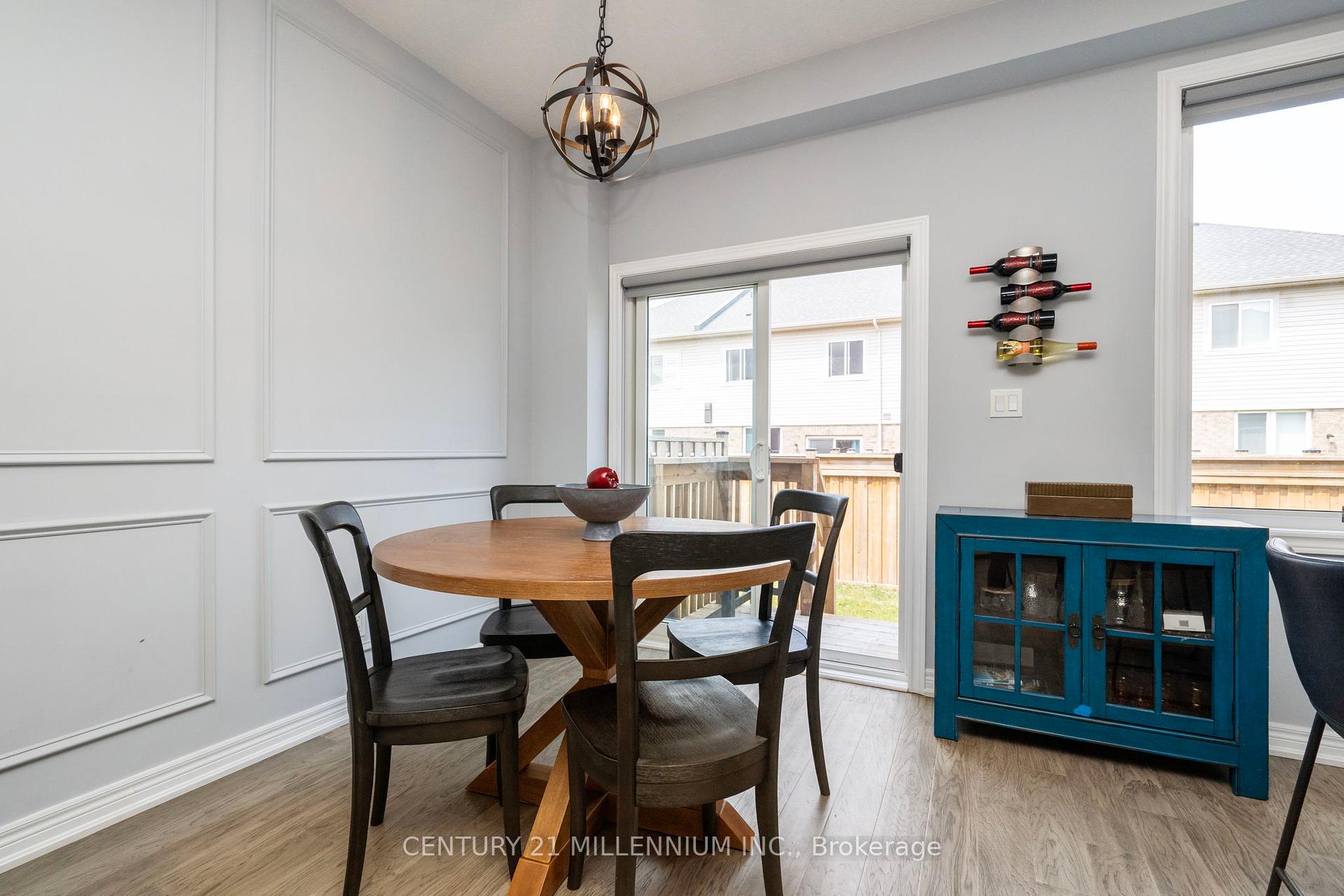 3 Bedrooms Condo at 19 Arietta, Hamilton For sale