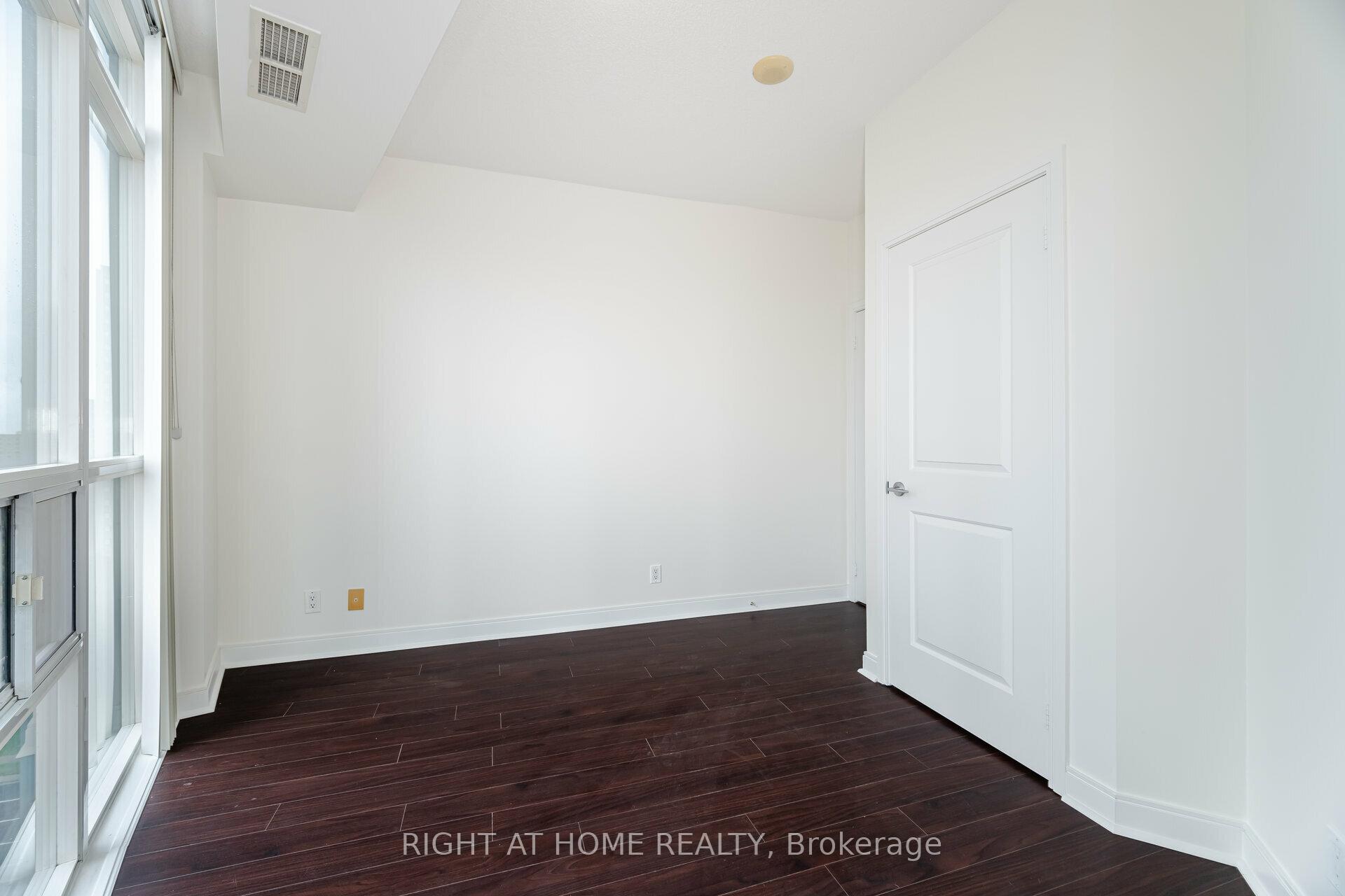 2 Bedrooms Condo at 70 Absolute, Mississauga For sale