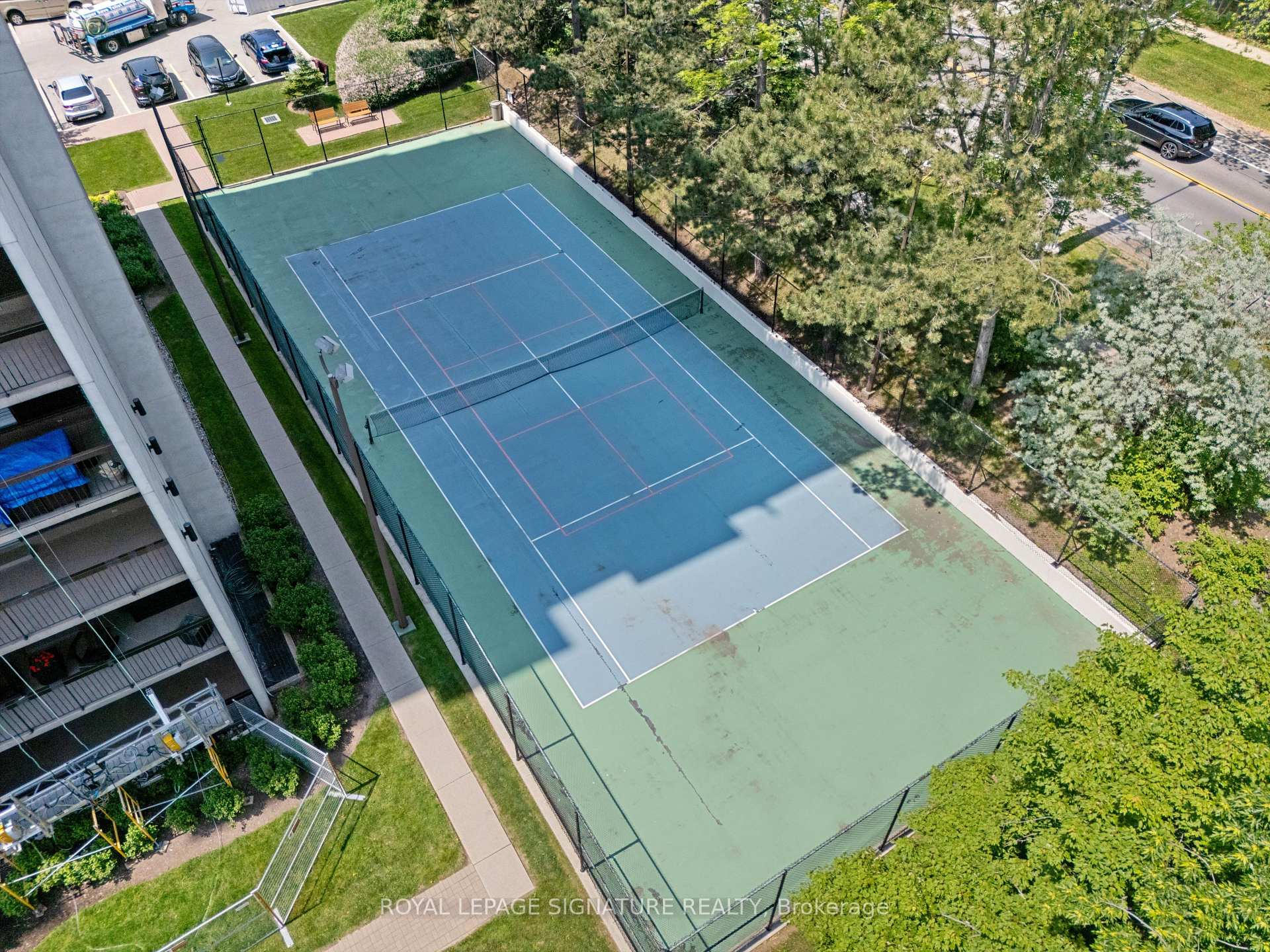 3 Bedrooms Condo at 2185 Marine, Oakville For sale