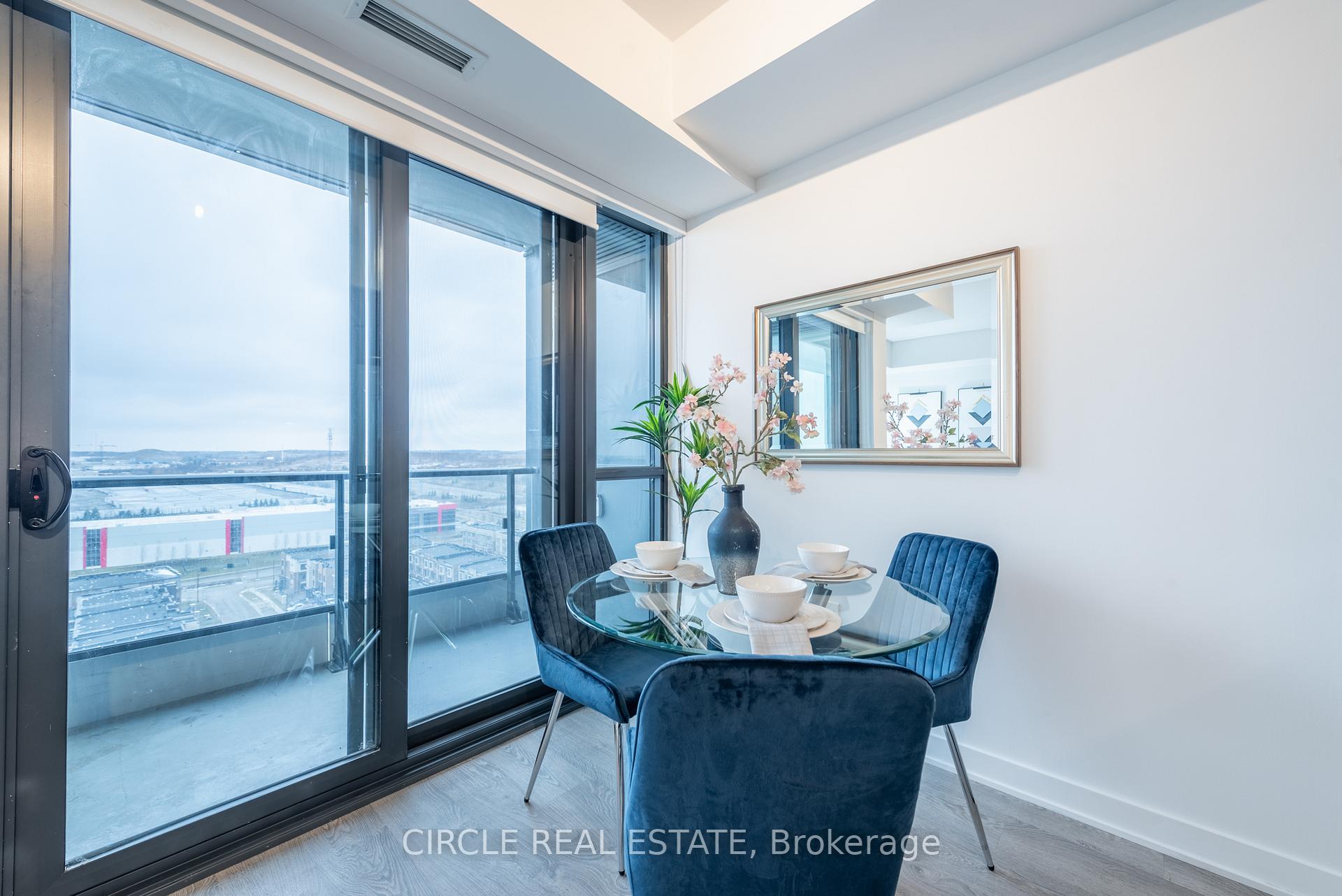 2 Bedrooms Condo at 120 Eagle Rock,  Vaughan For sale