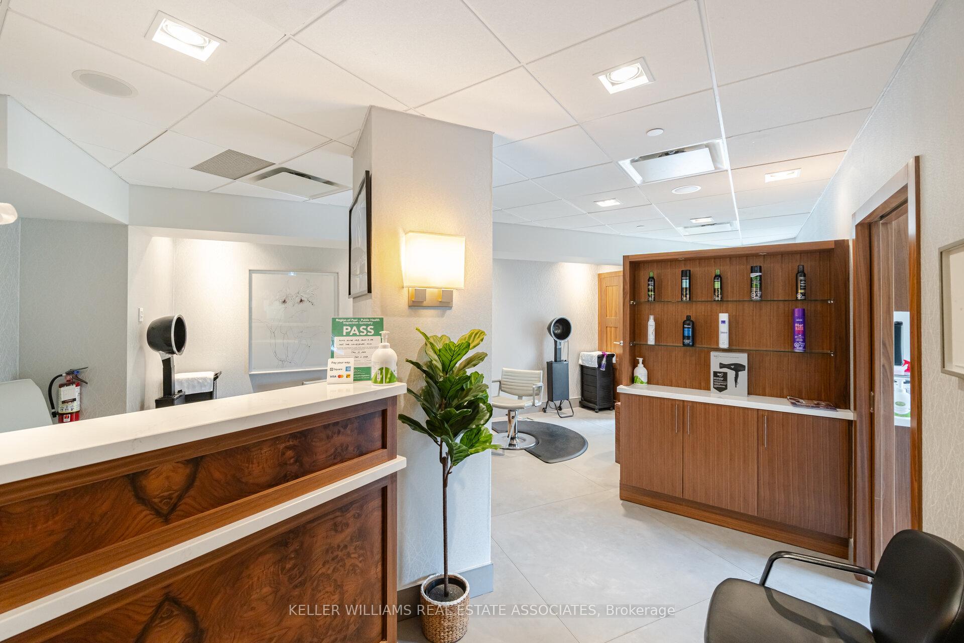 2 Bedrooms Condo at 1665 The Collegeway, Mississauga For sale