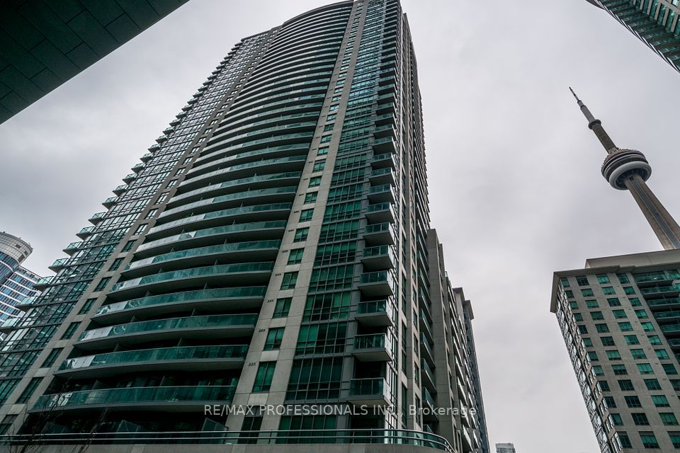 19 Grand Trunk Crescent