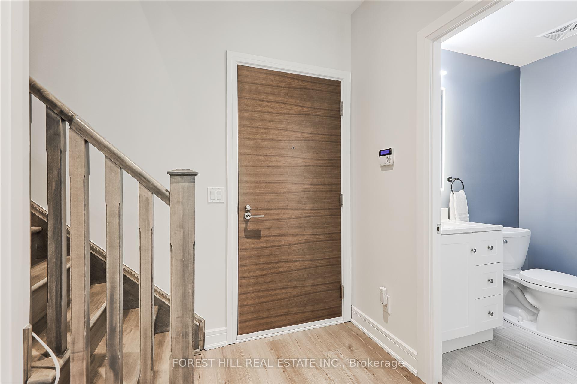 4 Bedrooms Condo at 35 Brian Peck, Toronto For sale