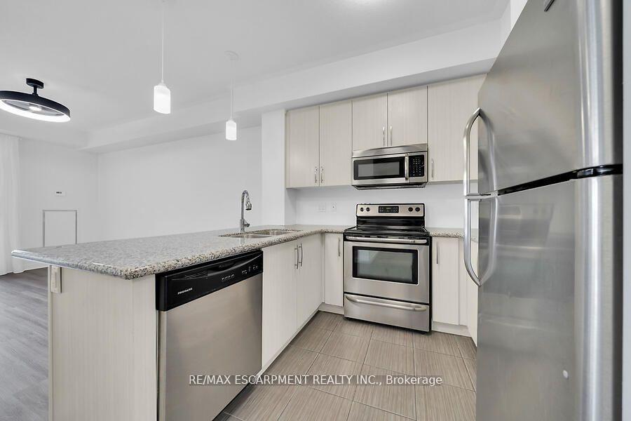 2 Bedrooms Condo at 5317 Upper Middle, Burlington For sale