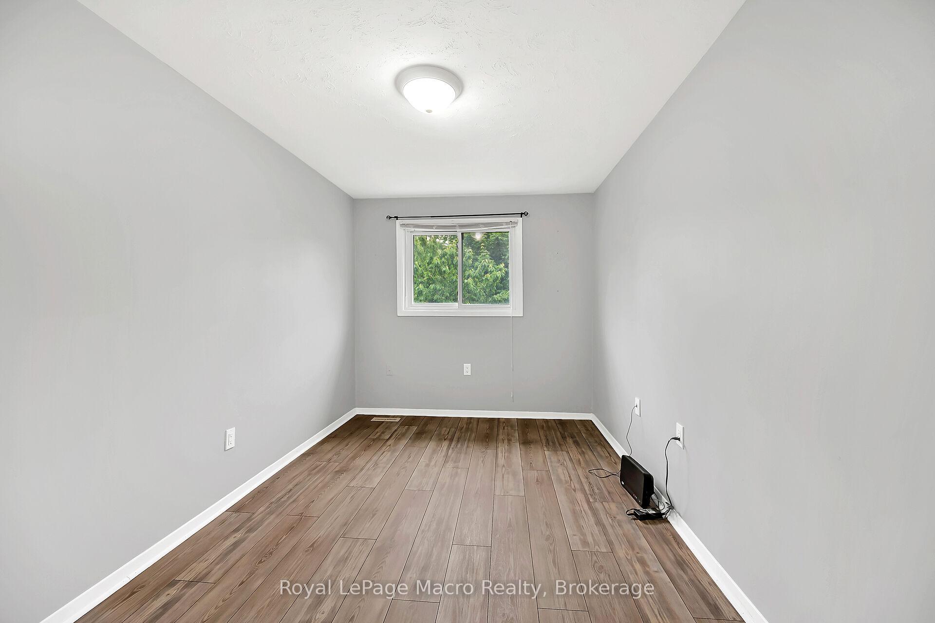 3 Bedrooms Condo at 10 Angus, Hamilton For sale
