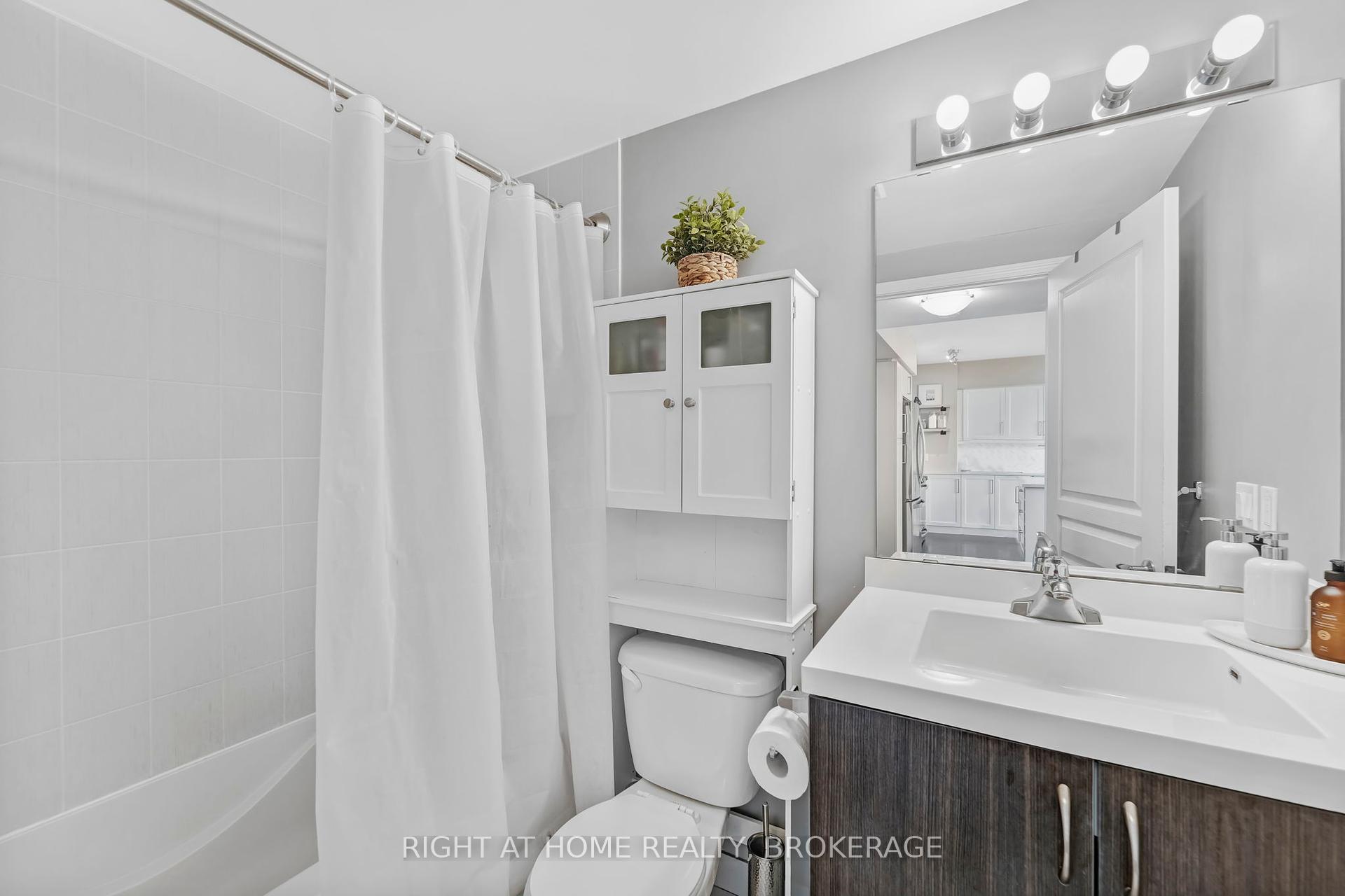2 Bedrooms Condo at 15 Legion, Toronto For sale