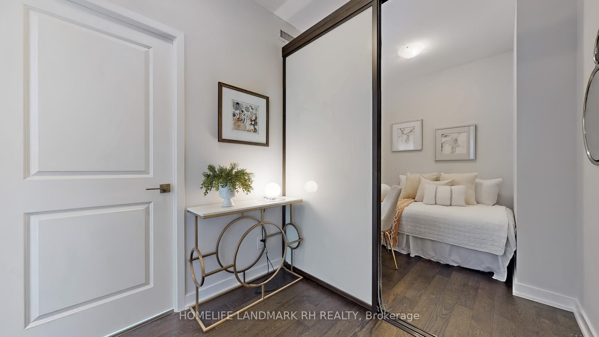 3 Bedrooms Condo at 510 Curran, Mississauga For sale