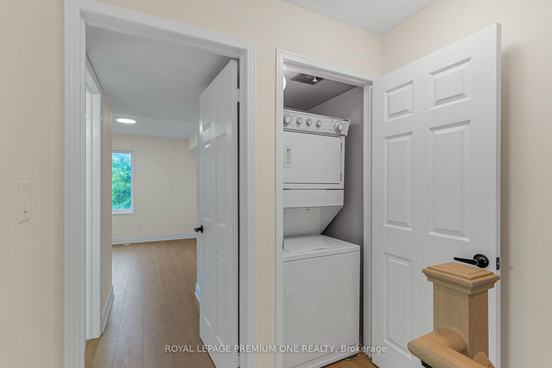 3 Bedrooms Condo at 65 Turntable, Toronto For sale