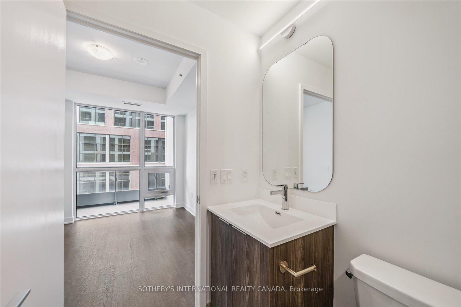 2 Bedrooms Condo at 15 Richardson, Toronto For sale