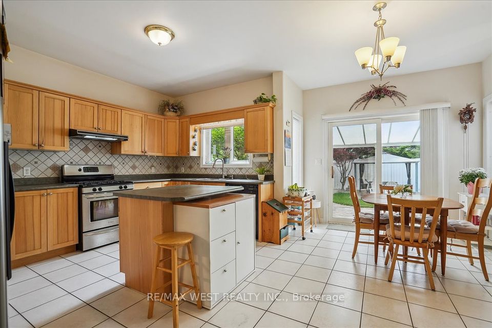 1964 Walreg Drive, Oshawa, ON L1G 7W1