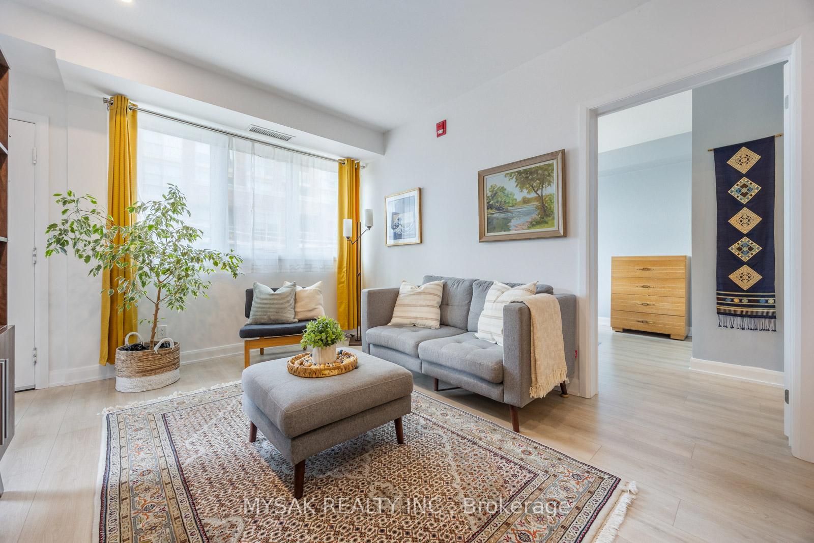 2 Bedrooms Condo at 385 Osler, Toronto For sale