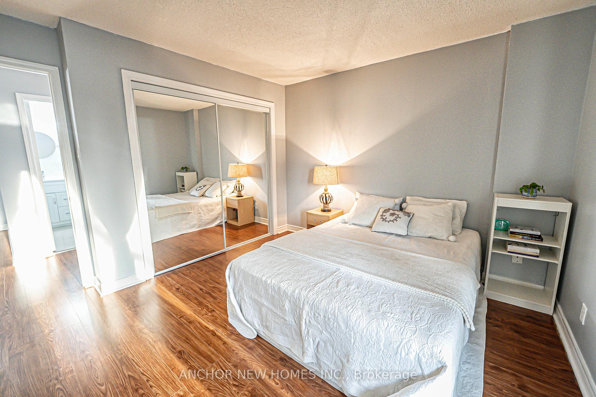 2 Bedrooms Condo at 65 Trailwood,  Mississauga For sale