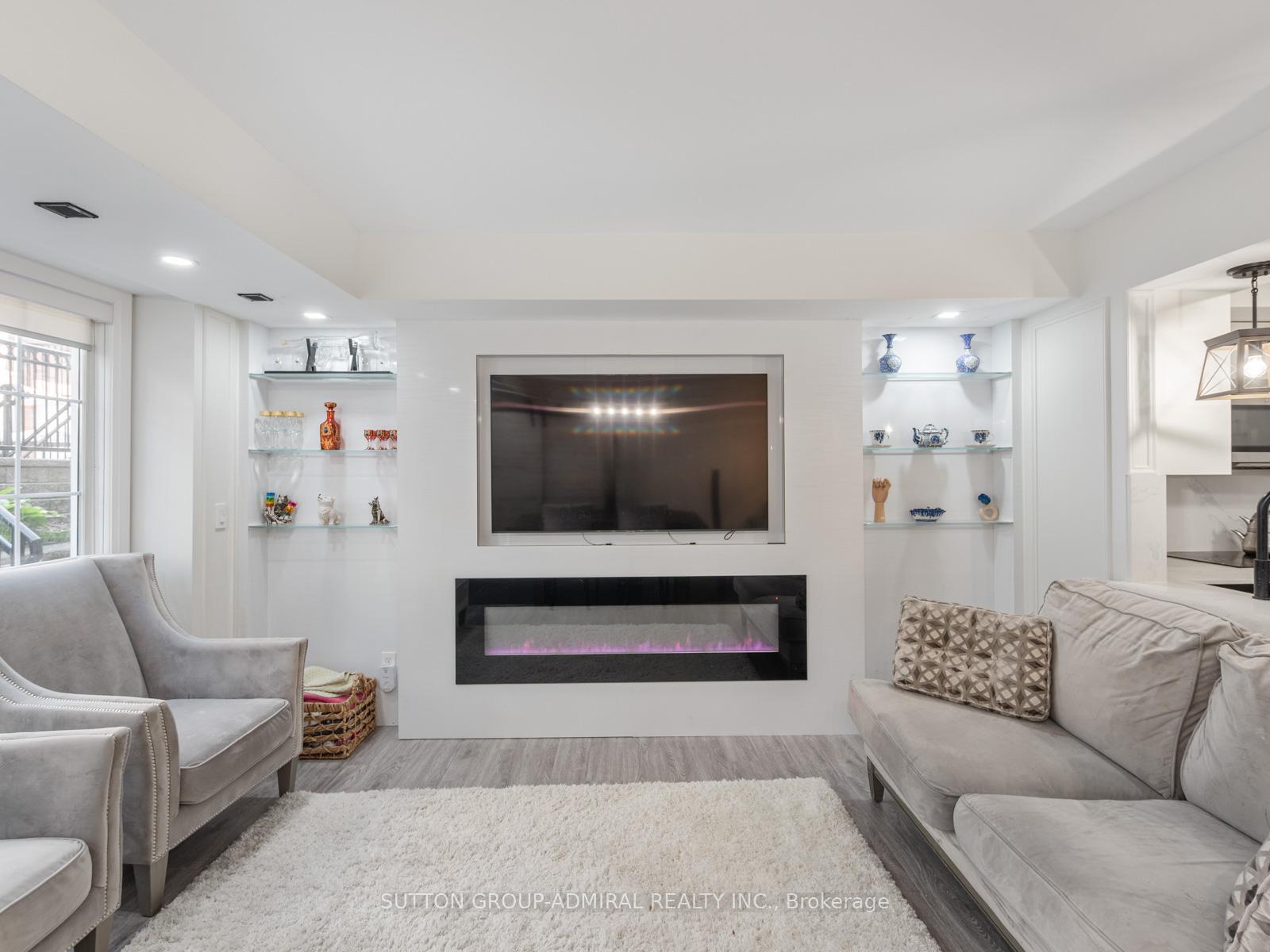 2 Bedrooms Condo at 5 Everson, Toronto For sale