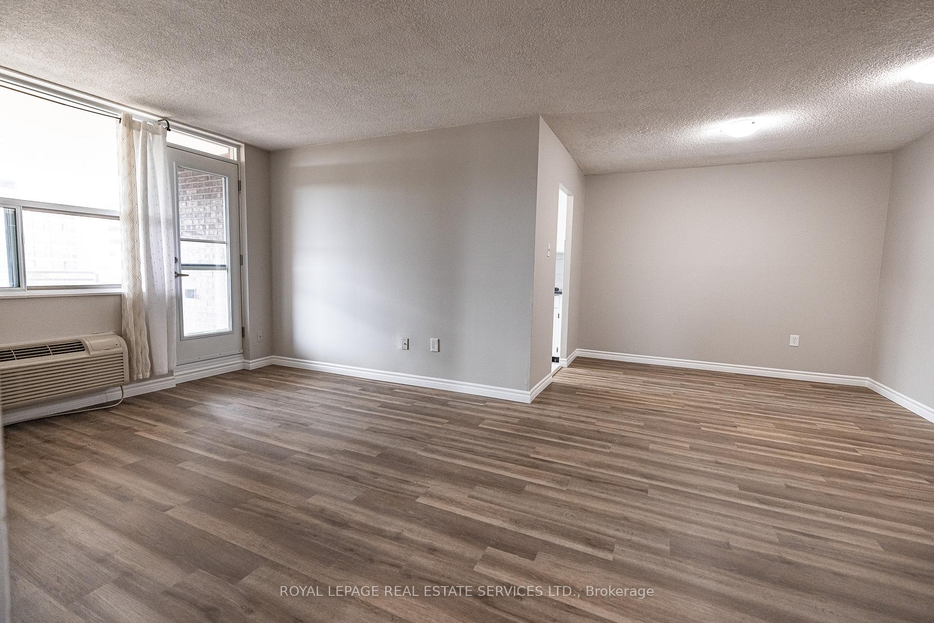 3 Bedrooms Condo at 966 Inverhouse,  Mississauga For sale