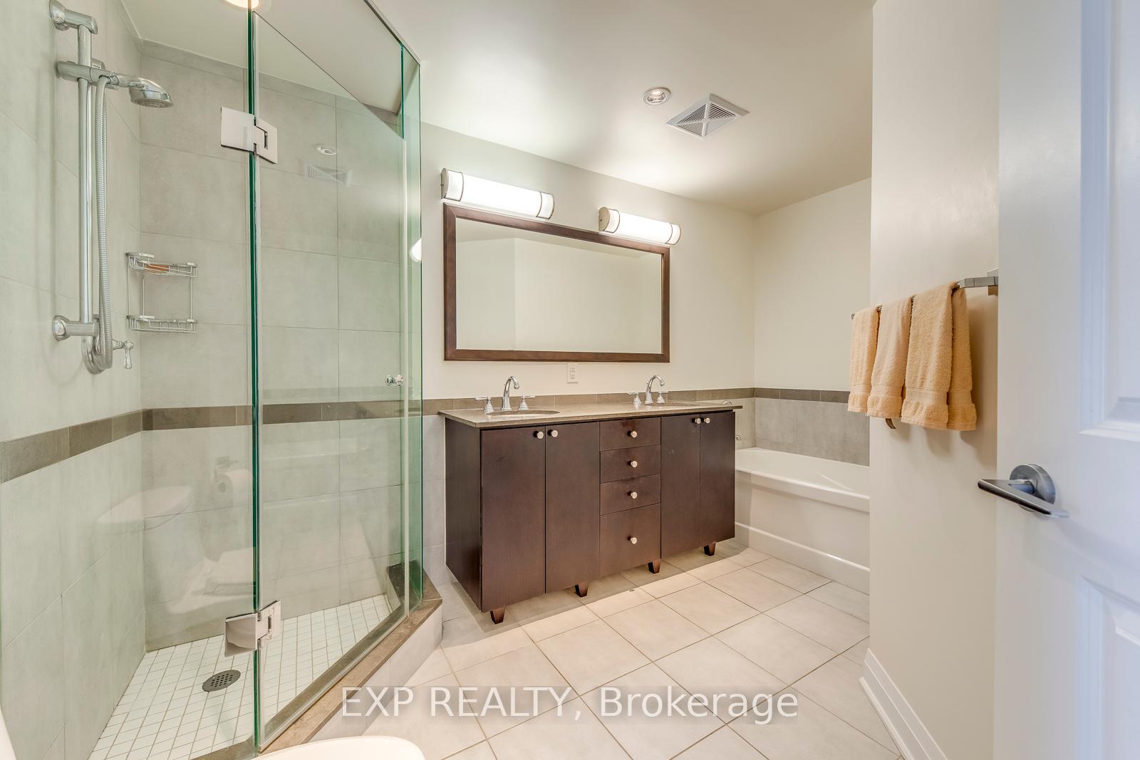 3 Bedrooms Condo at 1055 Southdown, Mississauga For sale