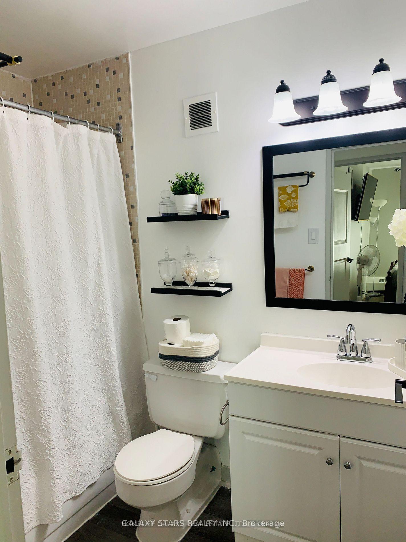 2 Bedrooms Condo at 2 Glamorgan,  Toronto For sale