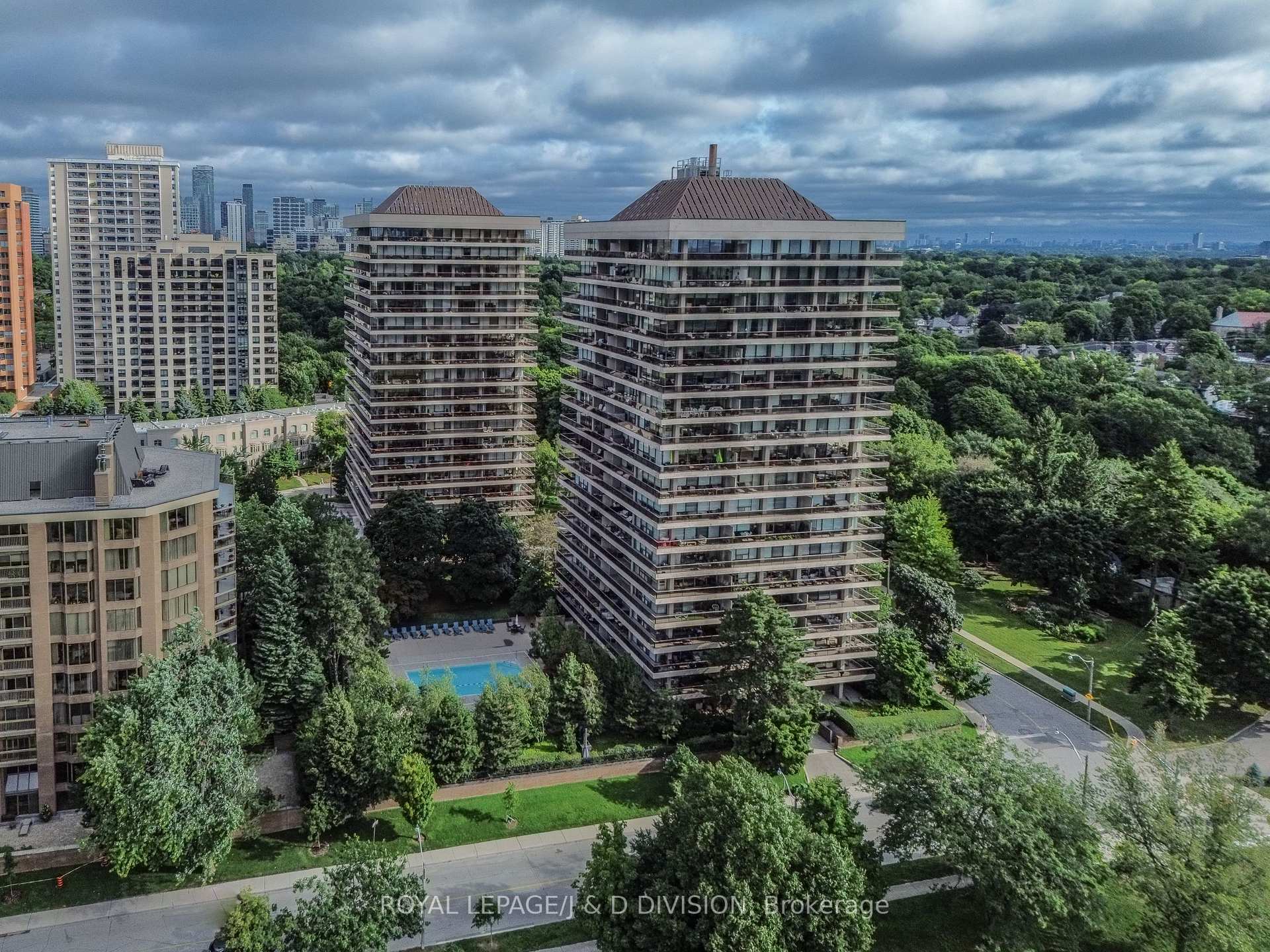 1 Bedroom Co-op at 20 Avoca, Toronto For sale