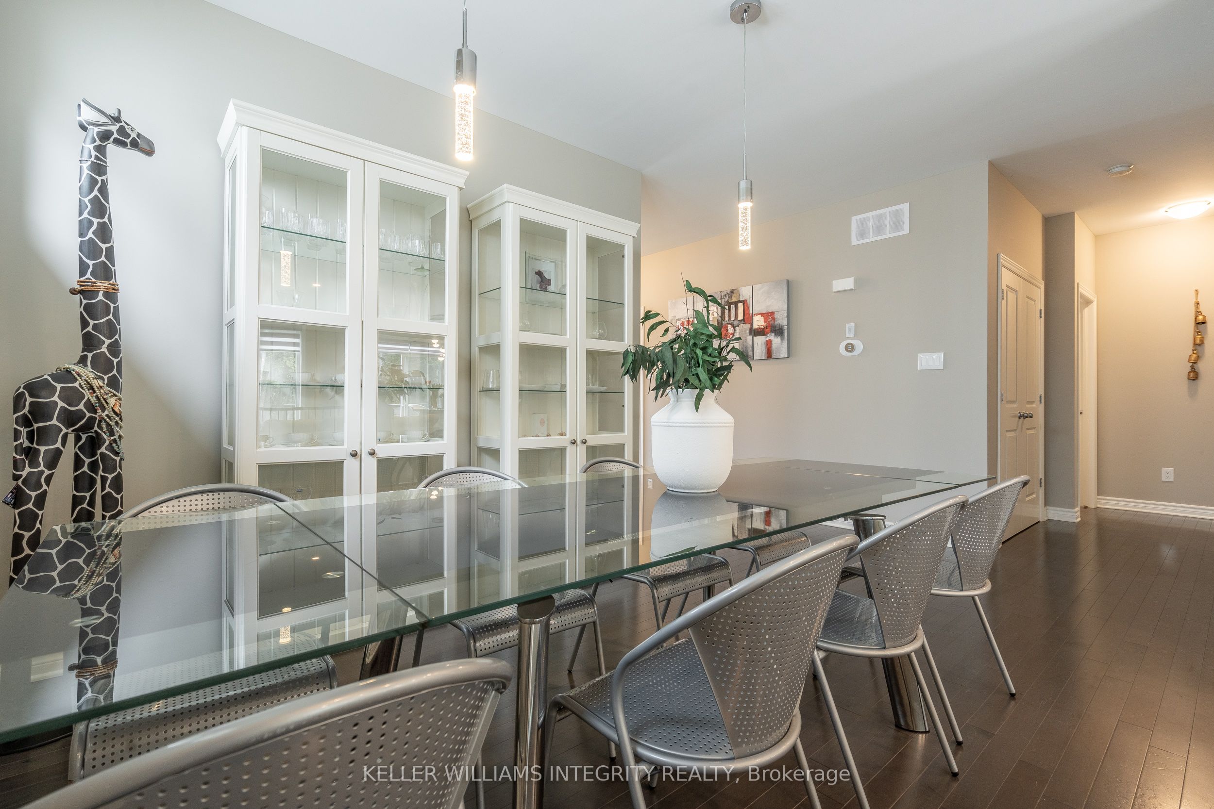 1126 Beckett Crescent