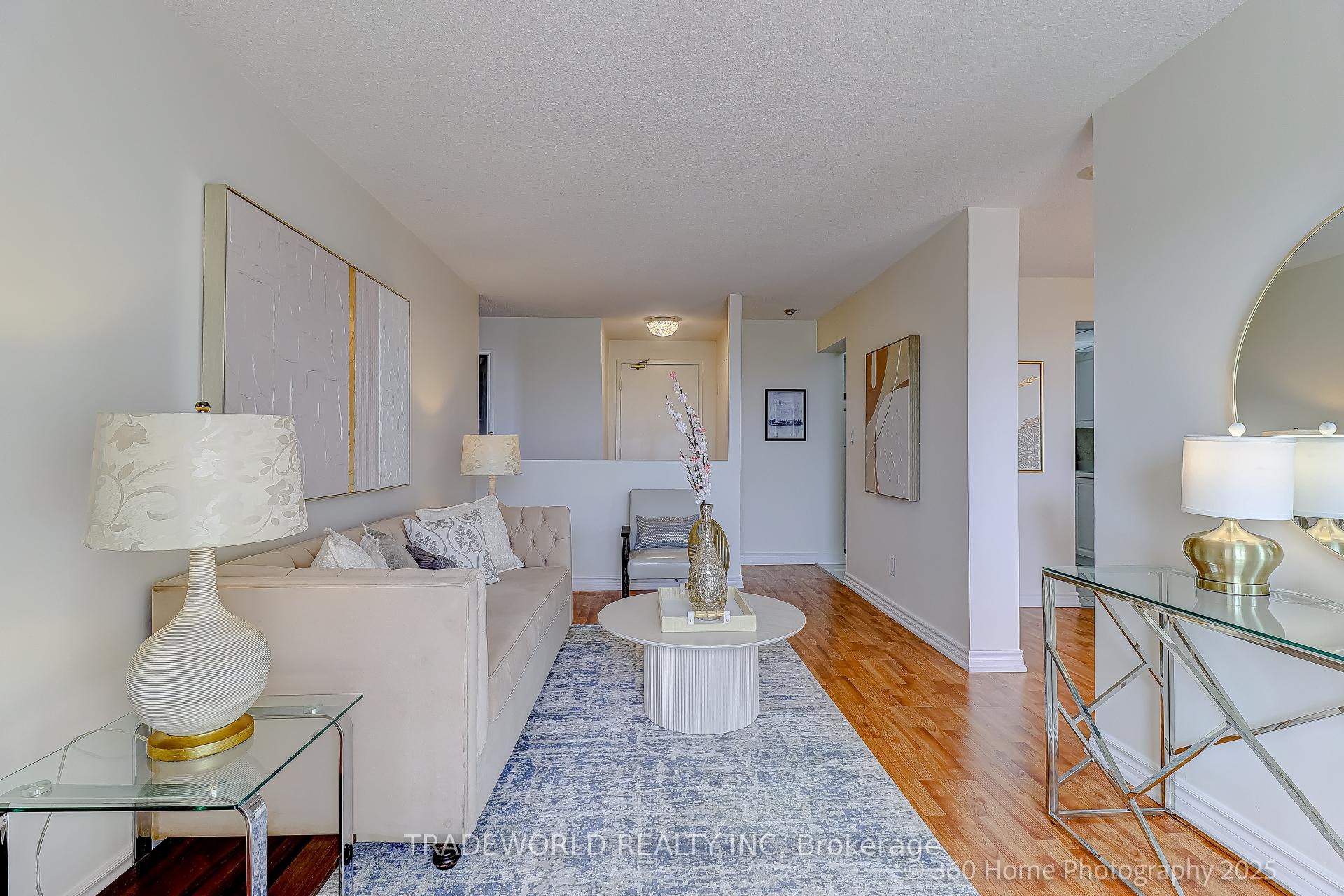 3 Bedrooms Condo at 155 Hillcrest, Mississauga For sale