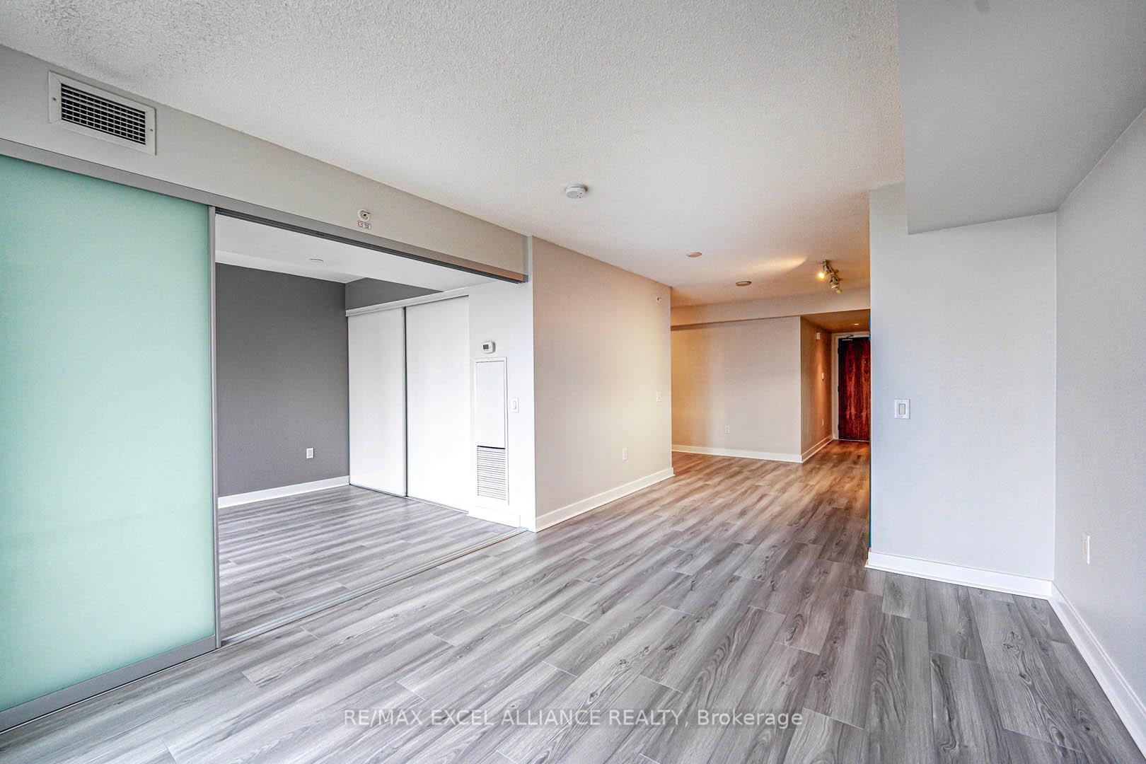 2 Bedrooms Condo at 75 Queens Wharf,  Toronto For sale