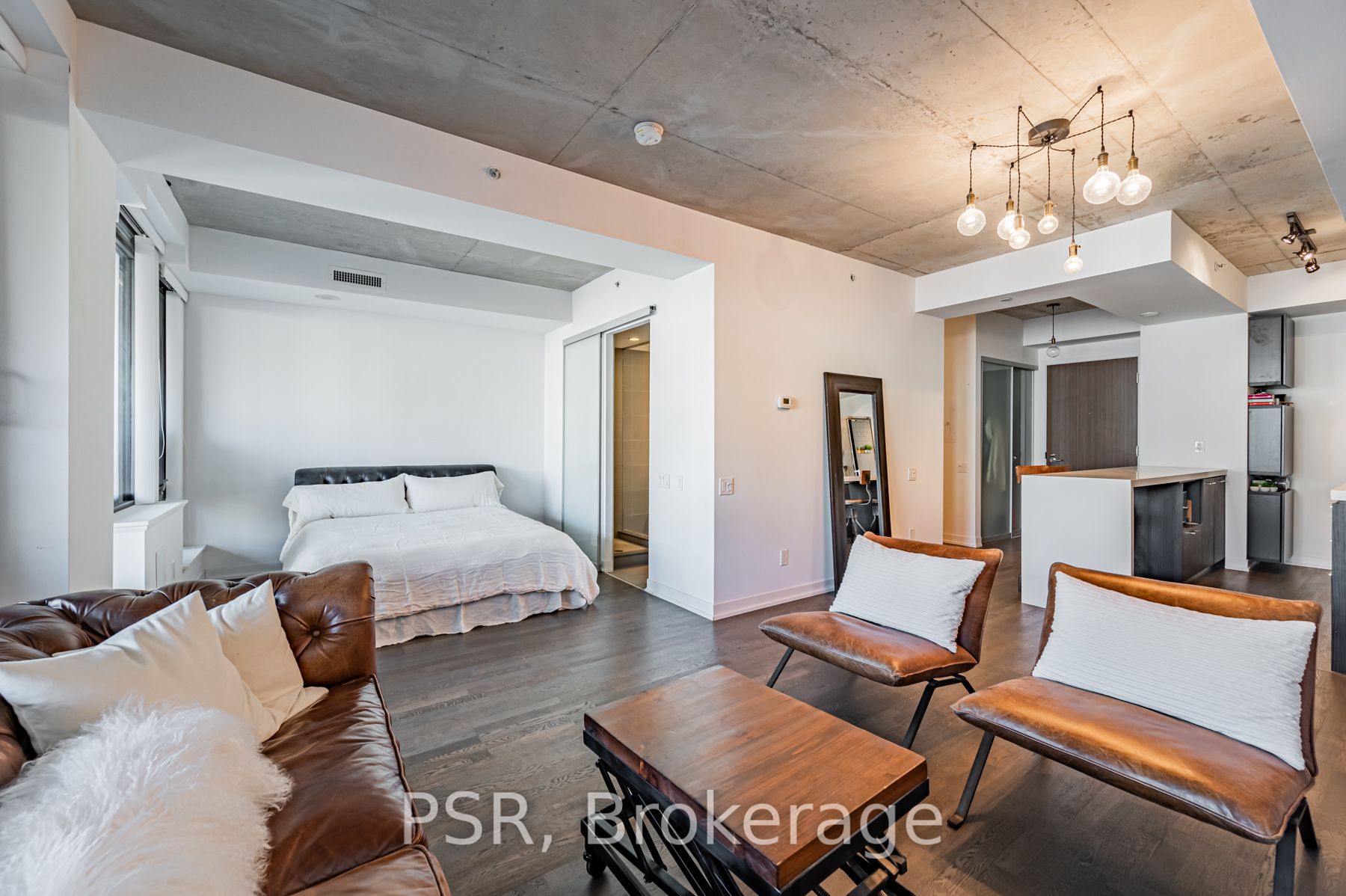 560 King Street W, #610