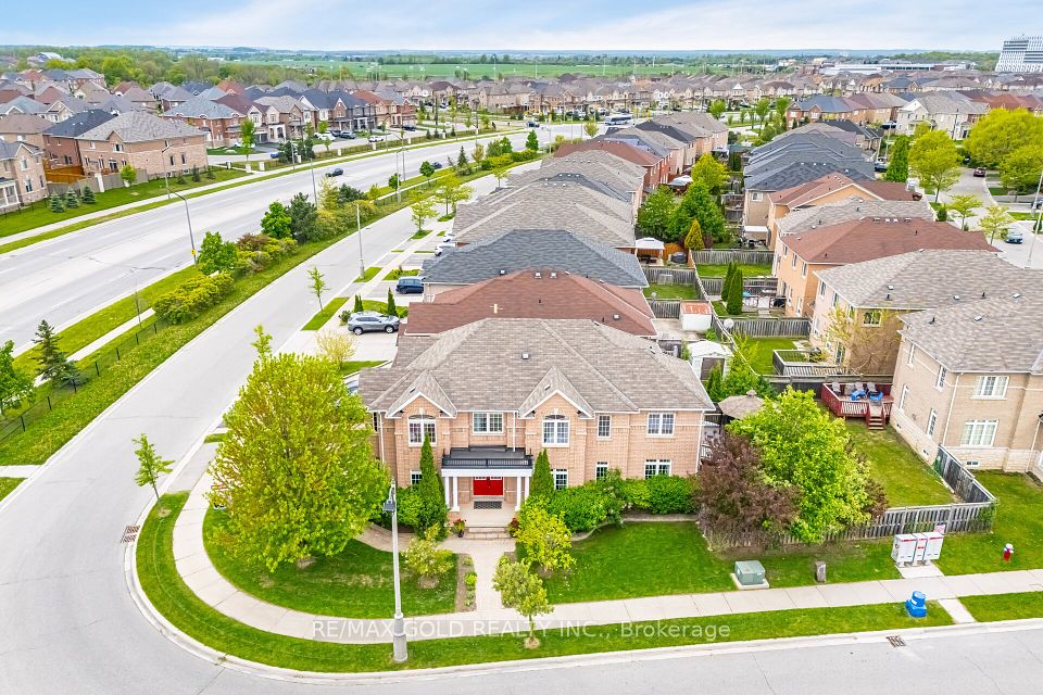 16 Larkberry Road, Brampton, ON L6X 0R7