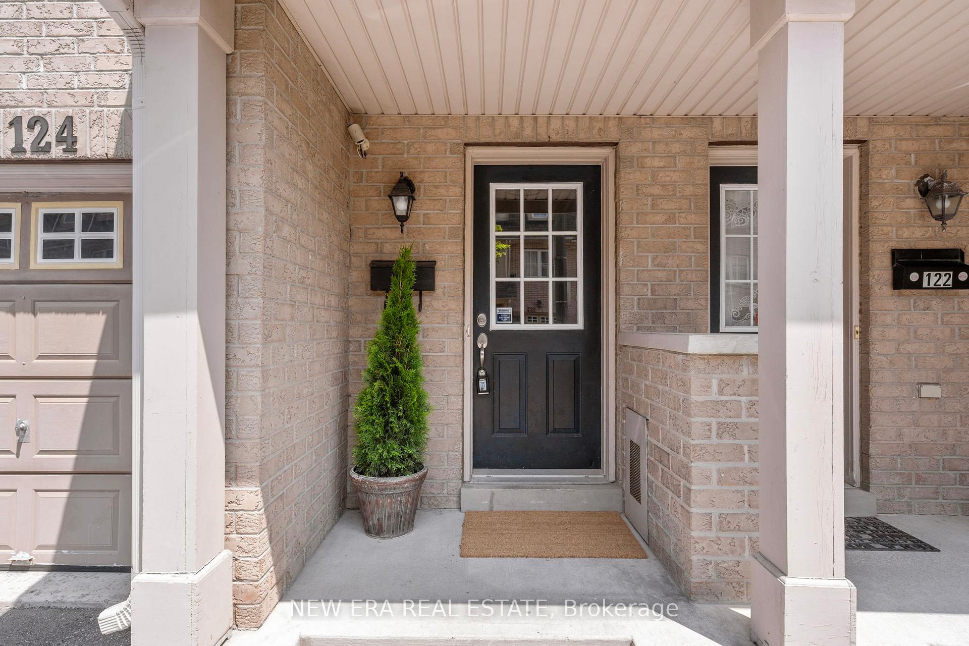 3 Bedrooms Condo at 124 Jenkinson, Toronto For sale