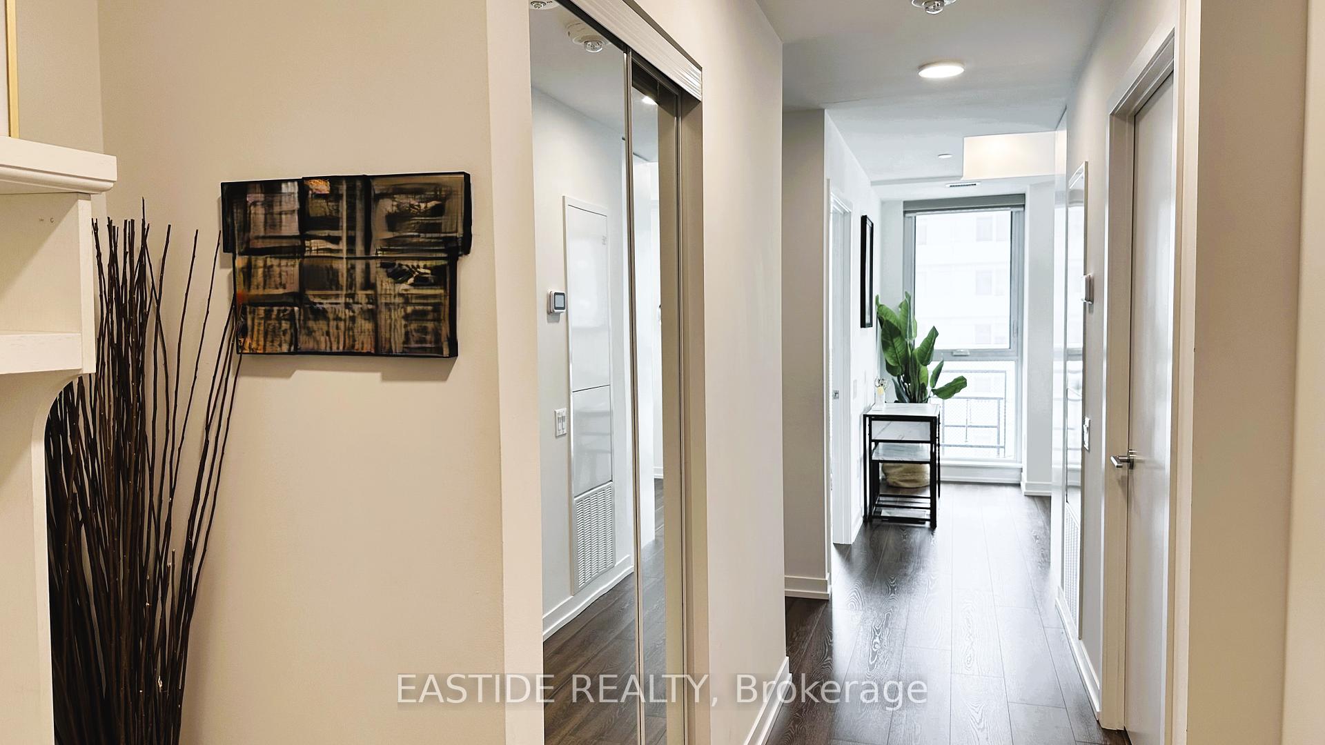 3 Bedrooms Condo at 4065 Confederation, Mississauga For sale