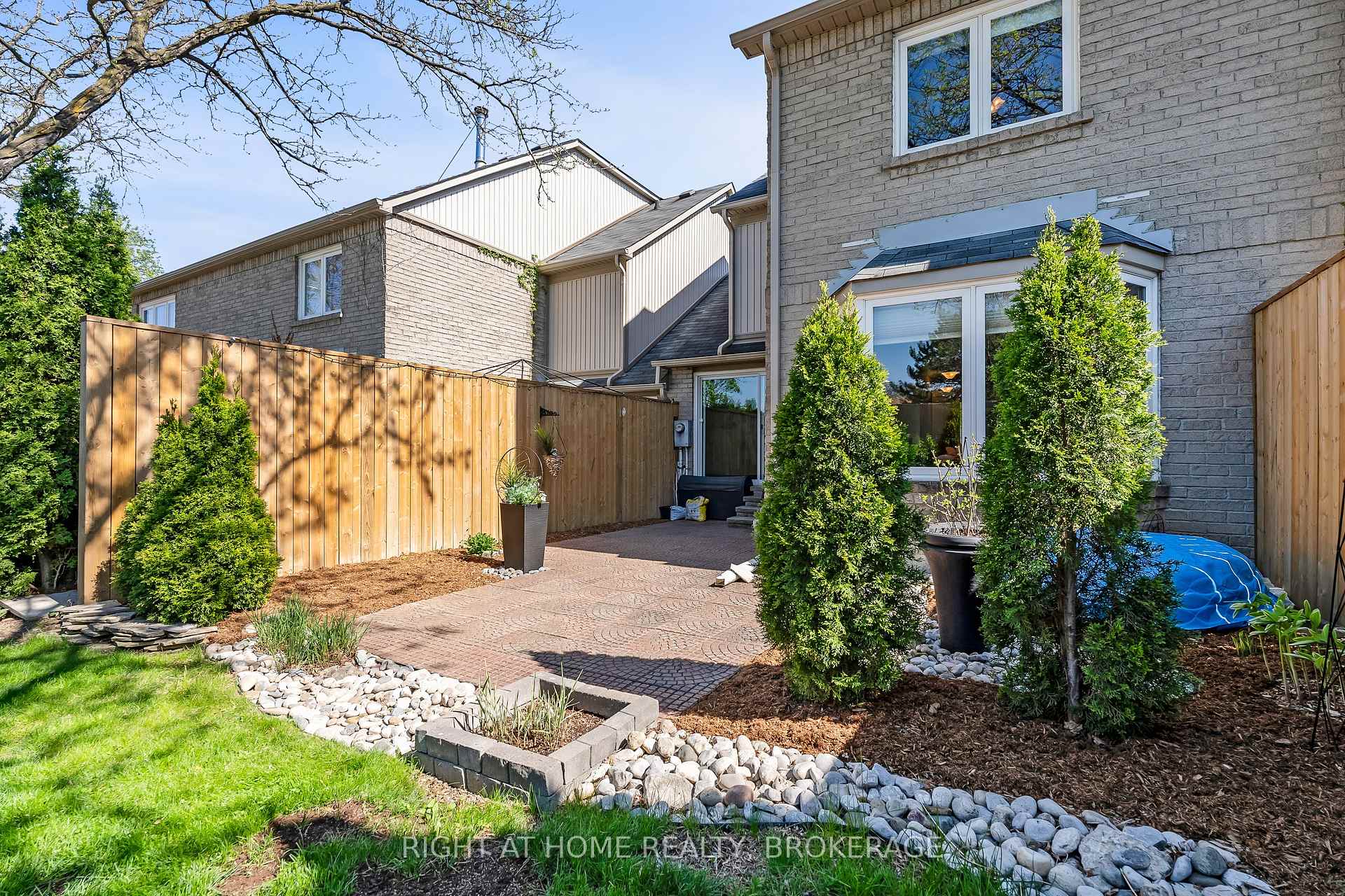3 Bedrooms Condo at 3420 South Millway, Mississauga For sale