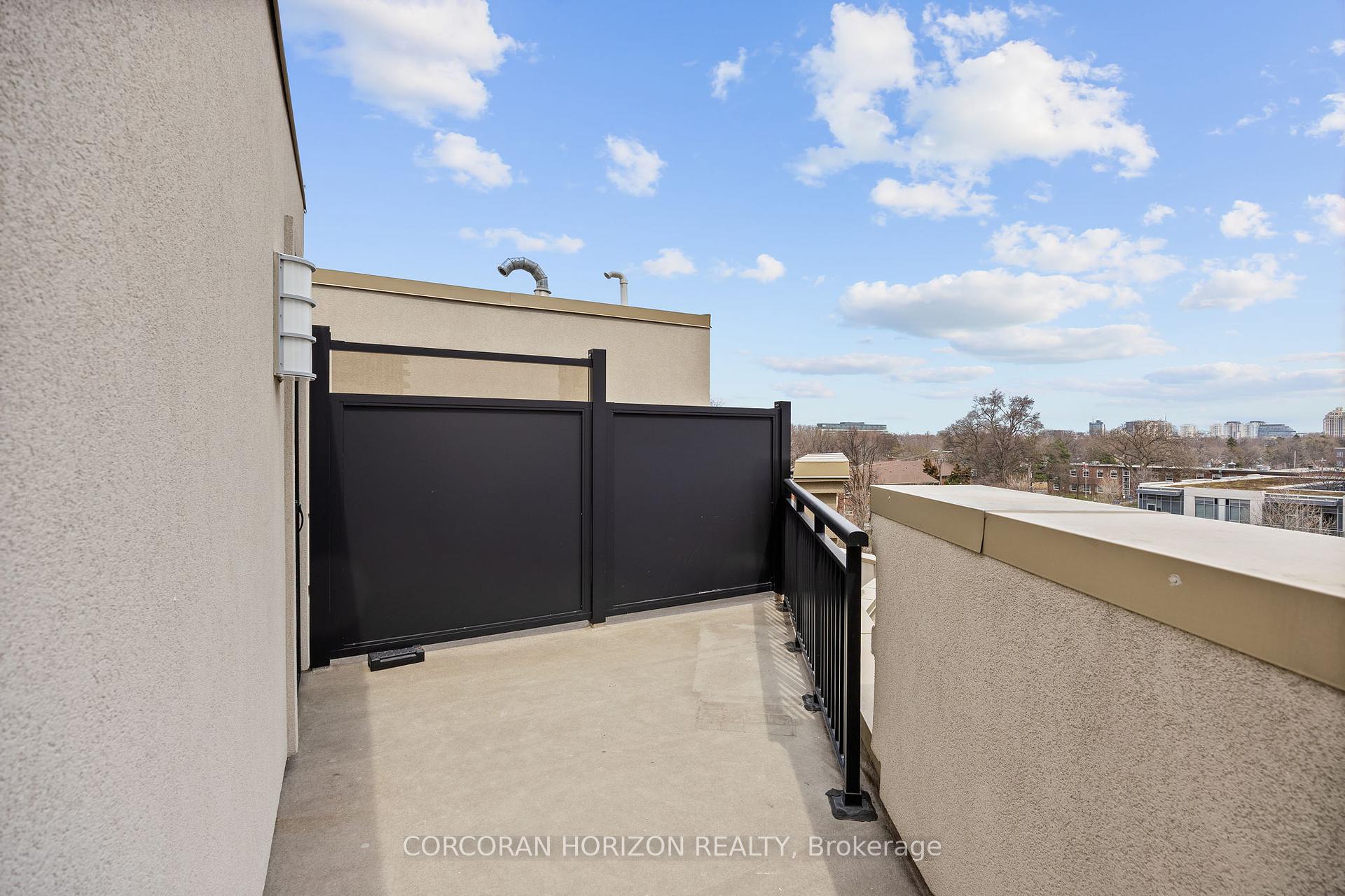4 Bedrooms Condo at 9 Oakburn, Toronto For sale