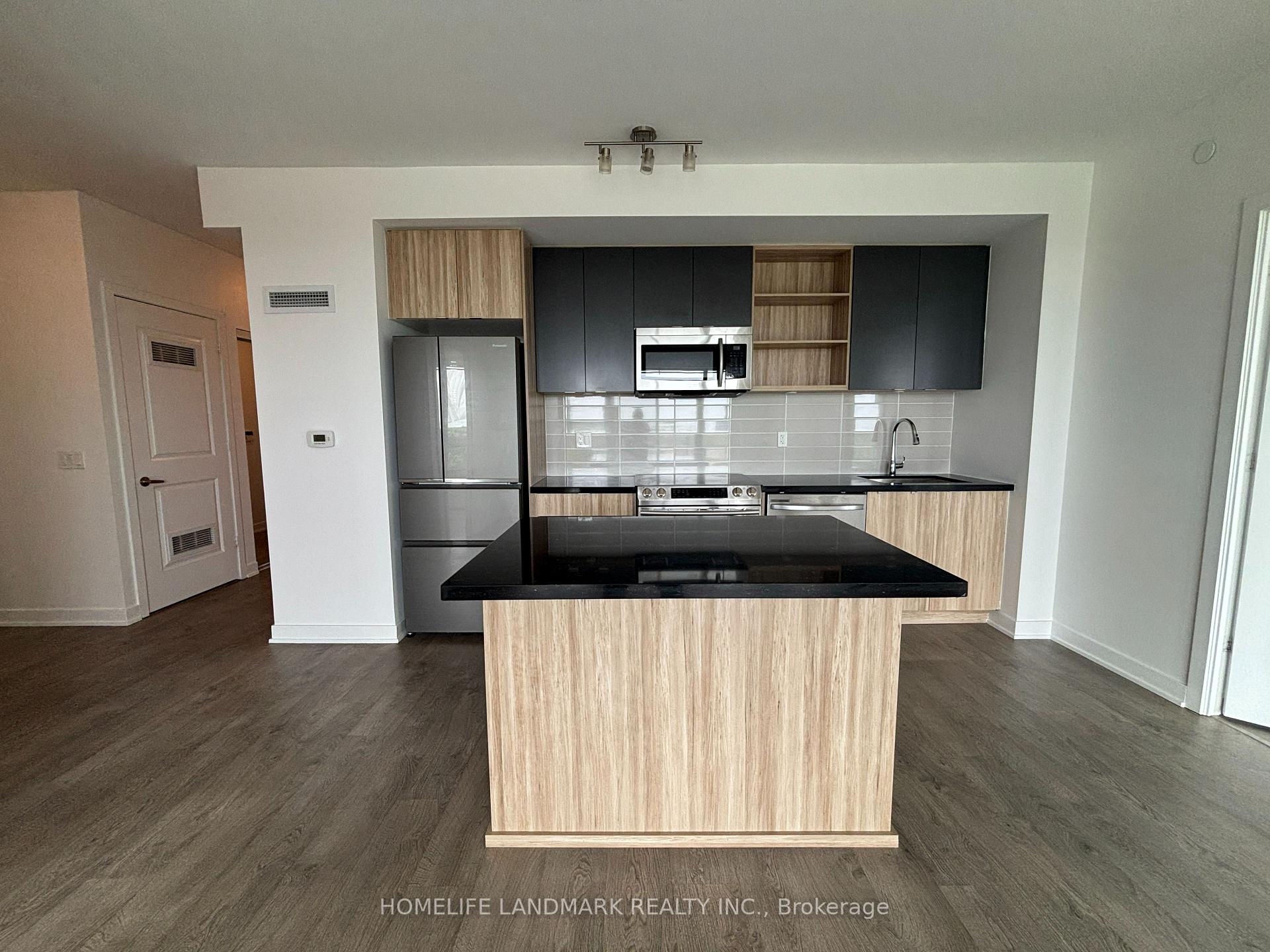 3 Bedrooms Condo at 4677 Glen Erin, Mississauga For sale