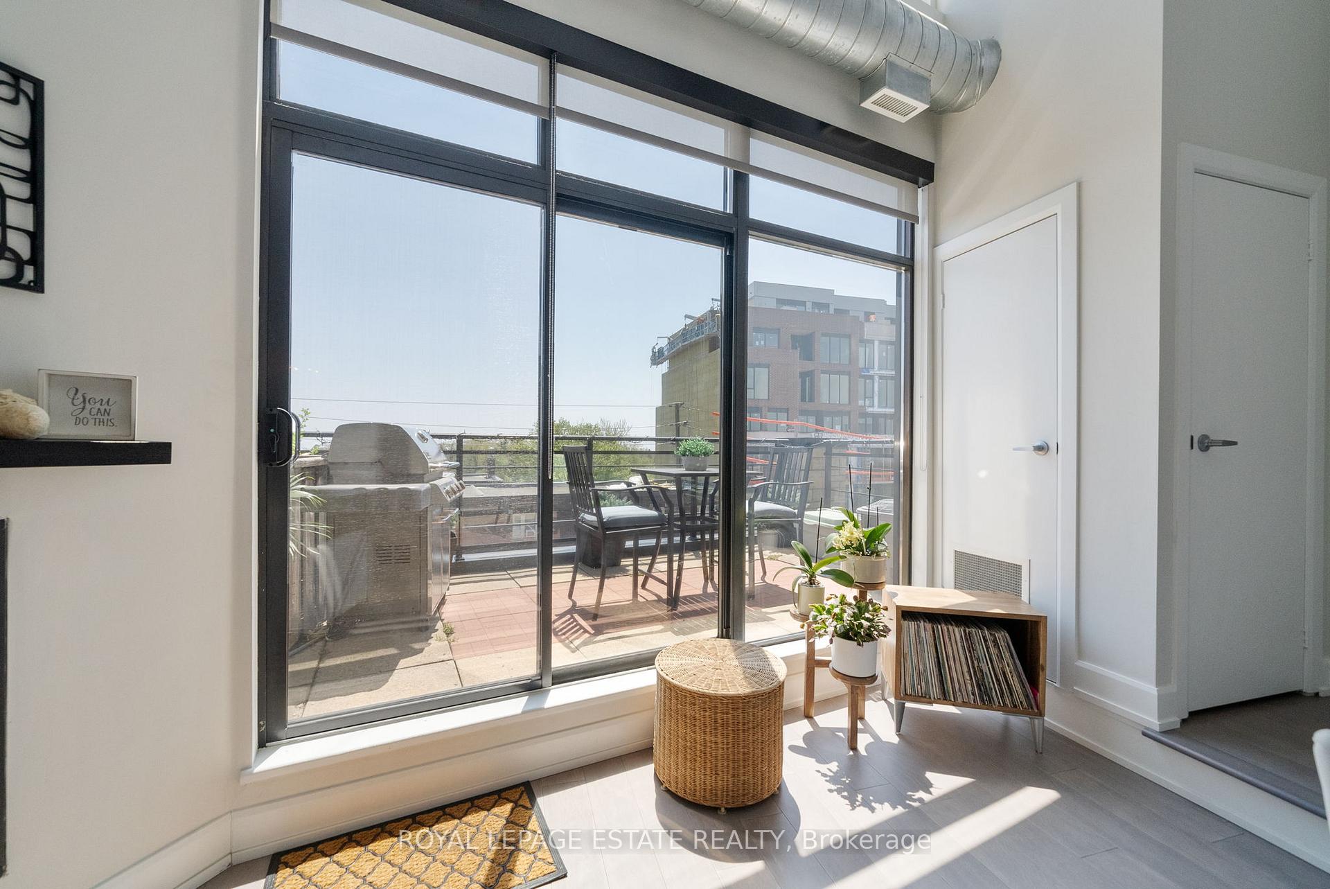 2 Bedrooms Condo at 160 Fallingbrook, Toronto For sale