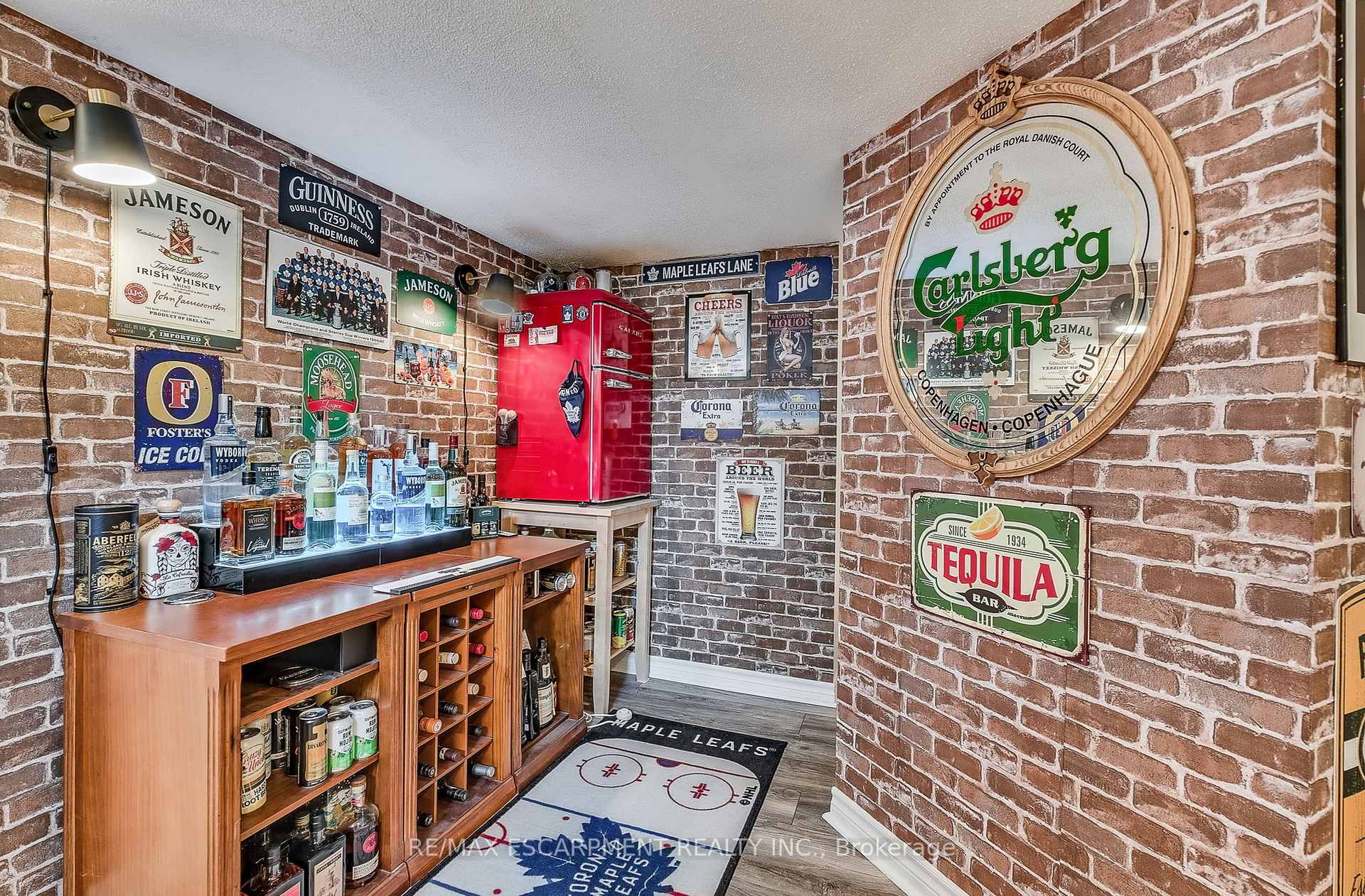 2 Bedrooms Condo at 4045 UPPER MIDDLE, Burlington For sale