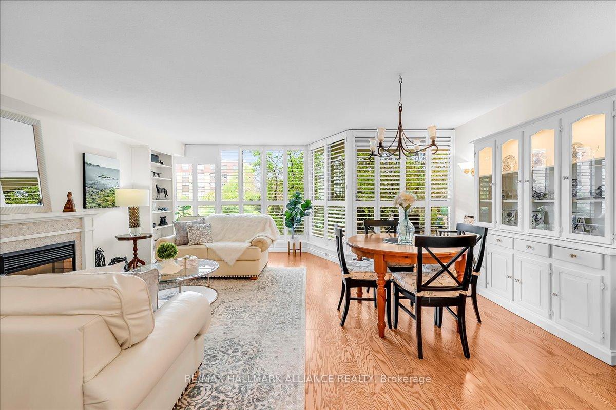 2 Bedrooms Condo at 1071 QUEENS, Oakville For sale